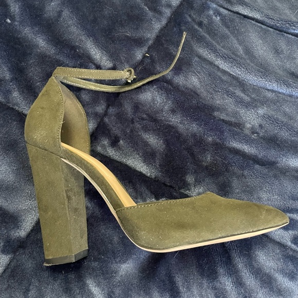 ALDO closed toe block heel - Picture 3 of 5